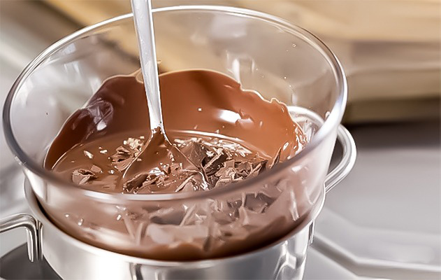 شکلات تخته ای را چگونه آب کنیم؟